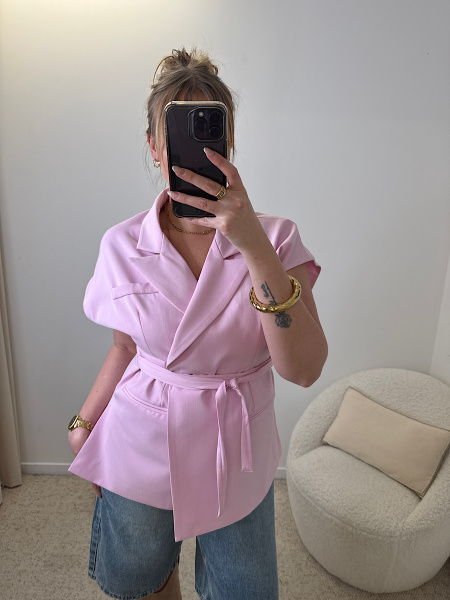 Blazer sans manches ceinturé