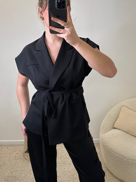 Blazer sans manches ceinturé