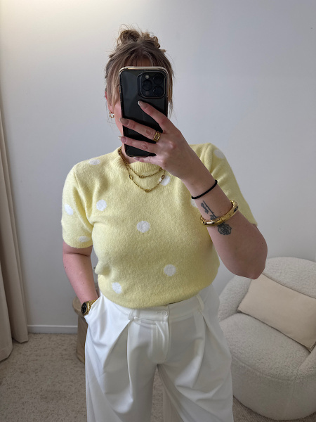 Pull à pois jaune