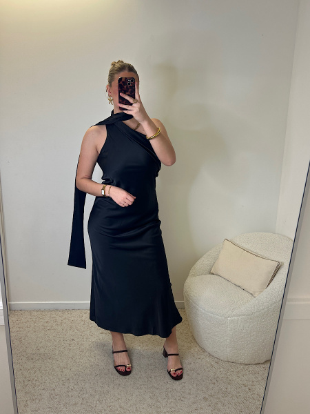 Robe satinée asymétrique