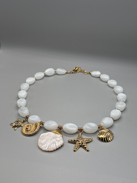 Collier perles breloques