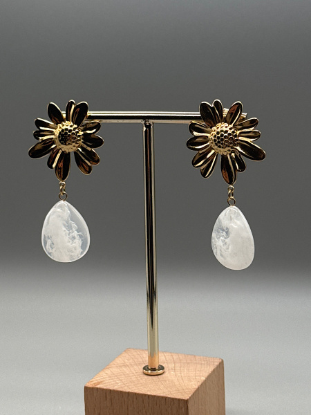 Boucles fleurs perle