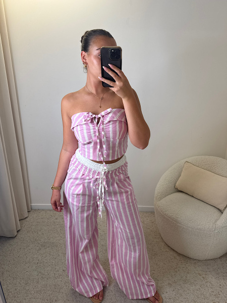 Pantalon rose à rayures