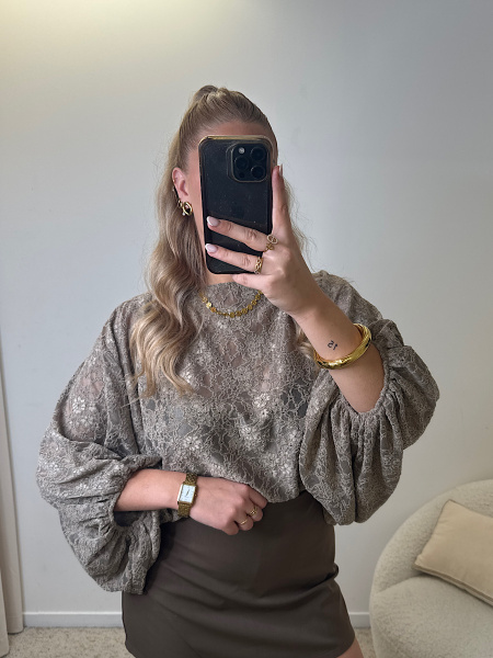 Blouse en dentelle brodée