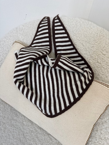 Echarpe triangle rayée
