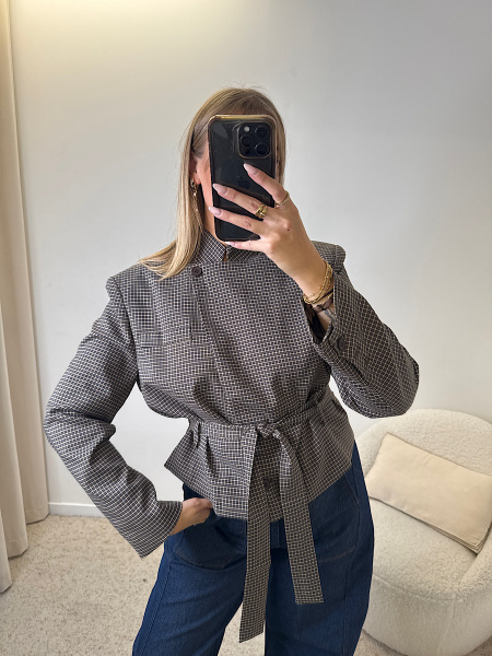 Blazer ceinturé à carreaux