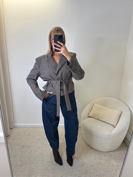Blazer ceinturé à carreaux
